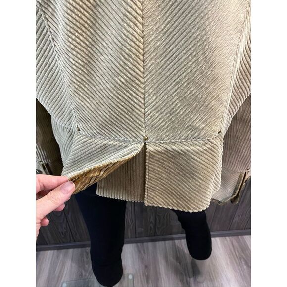 XL, Double D Ranch, tan corduroy with hook & eye closure and stud details. - Picture 3 of 15